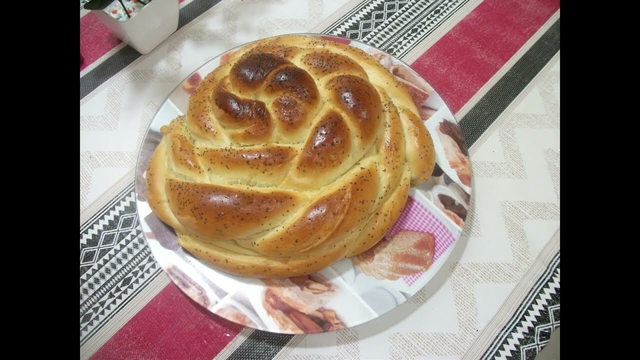 خبز على شكل وردة🏵 بالسميد و الفرينة يجي خفيف ريشة مراحش تستغناي على هاد الخبز في رمضان🌛