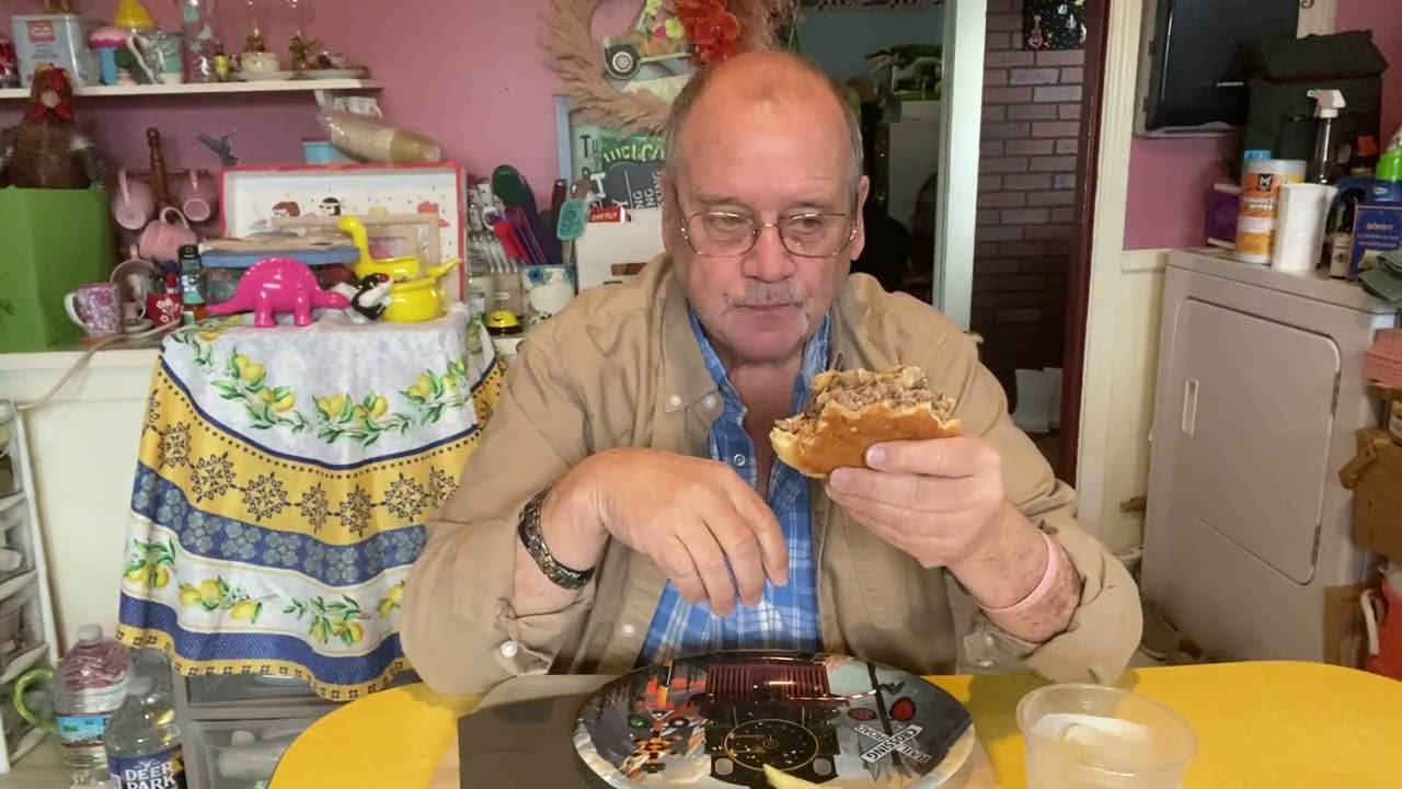 Стамп съедает идеальное блюдо...
