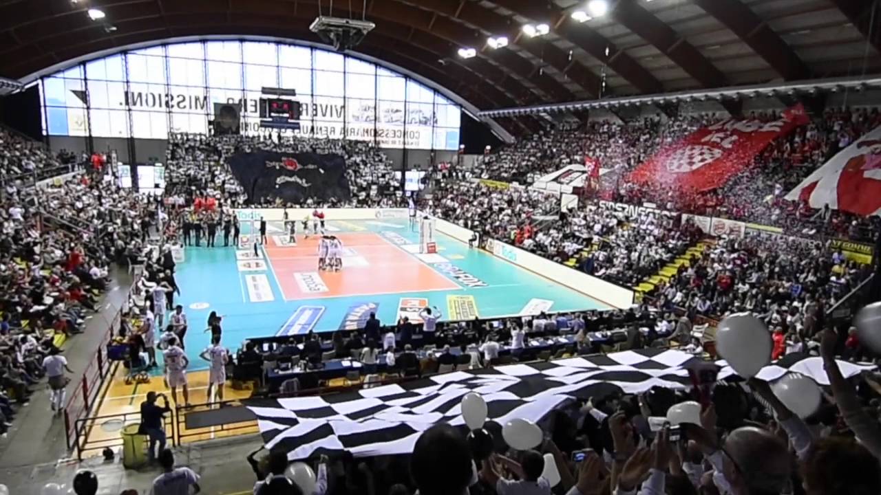 Le bellissime coreografie dei tifosi per gara 4 al PalaEvangelisti!!!