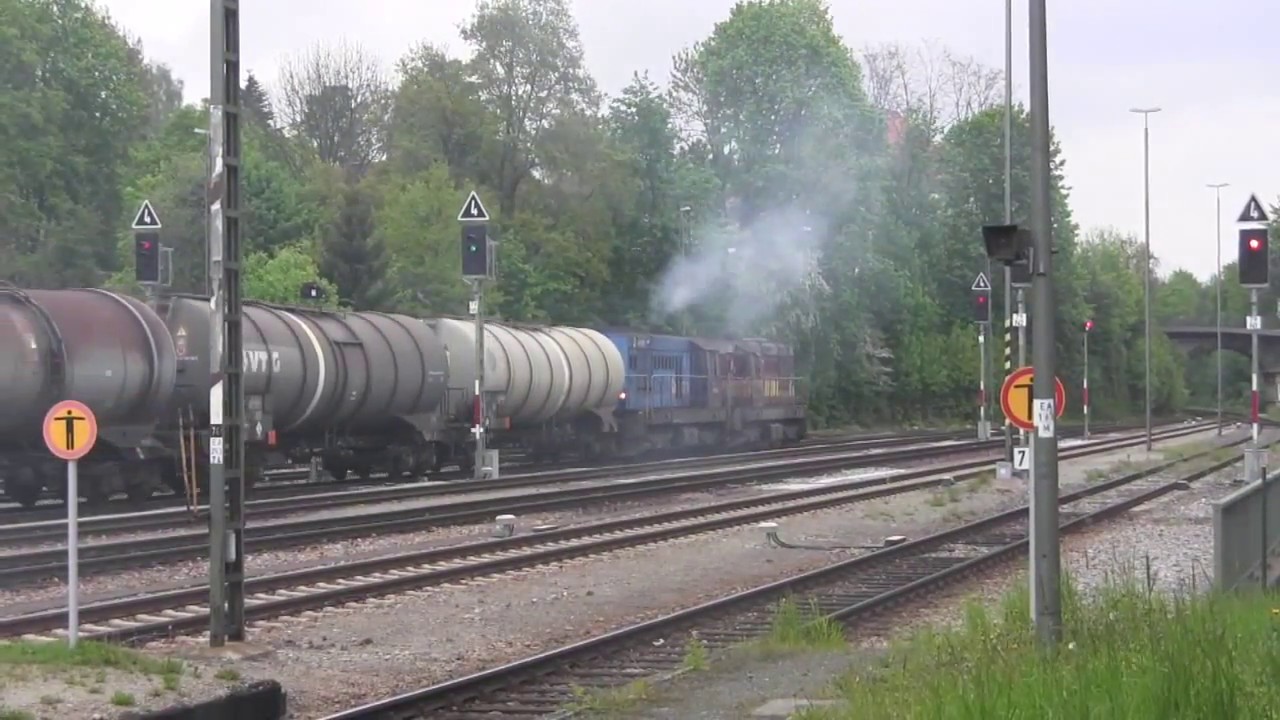Furth im Wald 02.05.2014 mit Güterzug in die Tschechei mit Doppeltraktion vorne und Schublok hinten