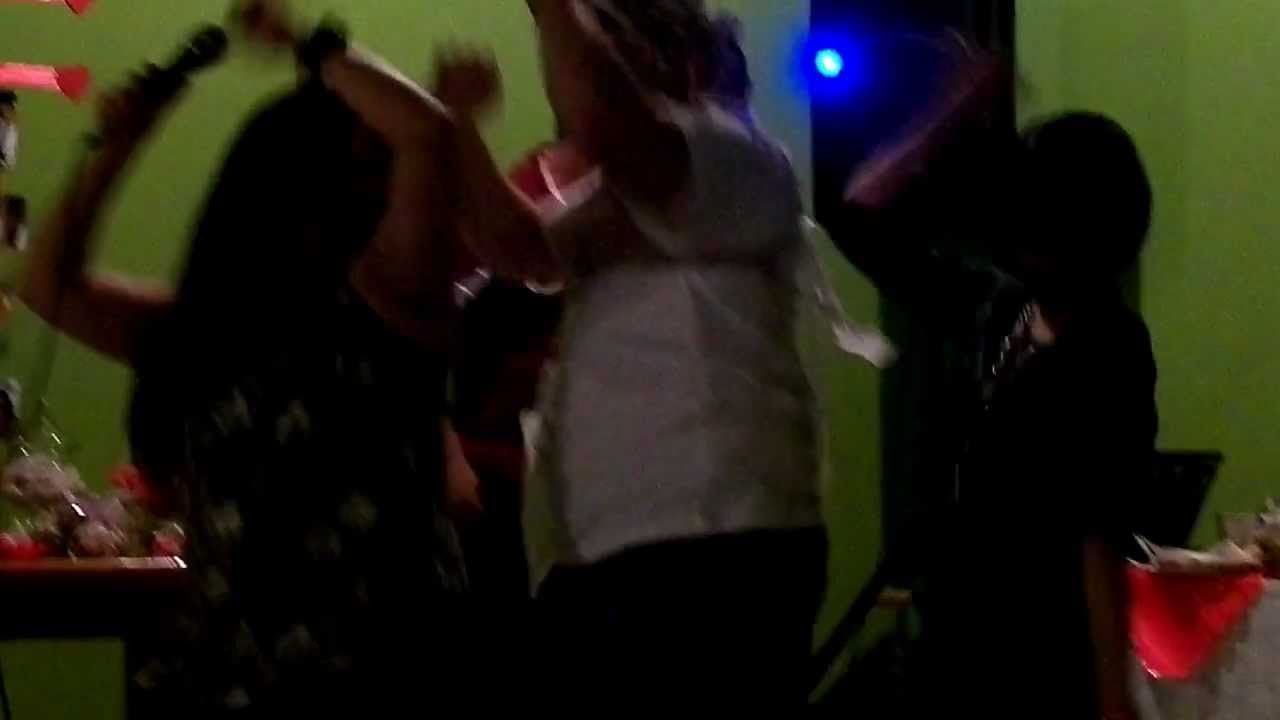 a mae do noivo arrasando