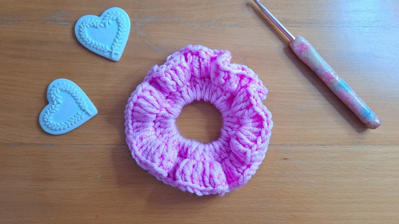 CROCHET EASY SCRUNCHIE TUTORIAL | How To Crochet 