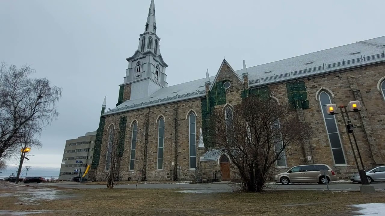 Hommage à Benoît XVI - sonnerie des glas pontificaux à la cathédrale Saint-Germain (Rimouski)