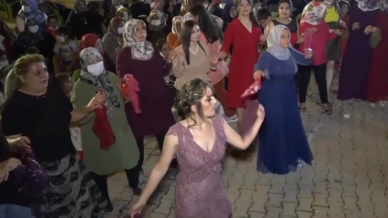 Bak Şu HALAYA Söylenen Güzel Türküye “Merik” İŞTE MESUT KURTARANIN DÜĞÜNÜ GRUP KARACA GÜNEY KAMERA