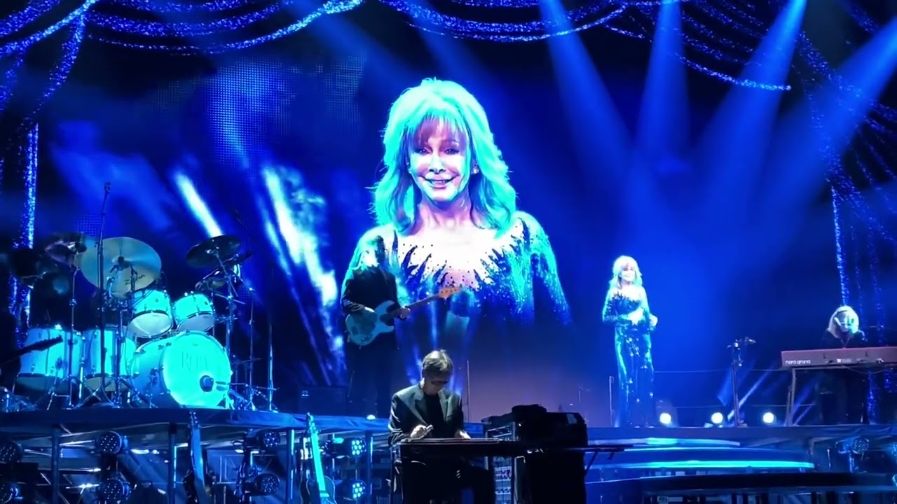 Reba McEntire - And Still - LIVE In Concert - Charlottesville VA
