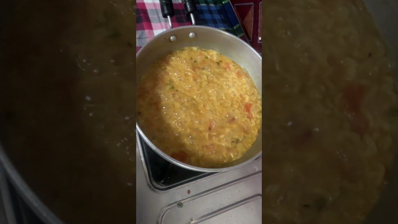 Mummy de hath di maggi🥰😋