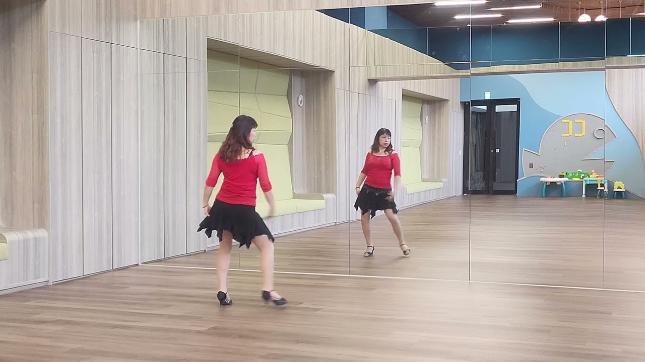 聽見樱花(鏡面+背面)示範。感謝編舞:吳佳立老師。舞序:停8拍，前舞，1.2.3，前舞，1.2.3.+4拍，3，結尾。