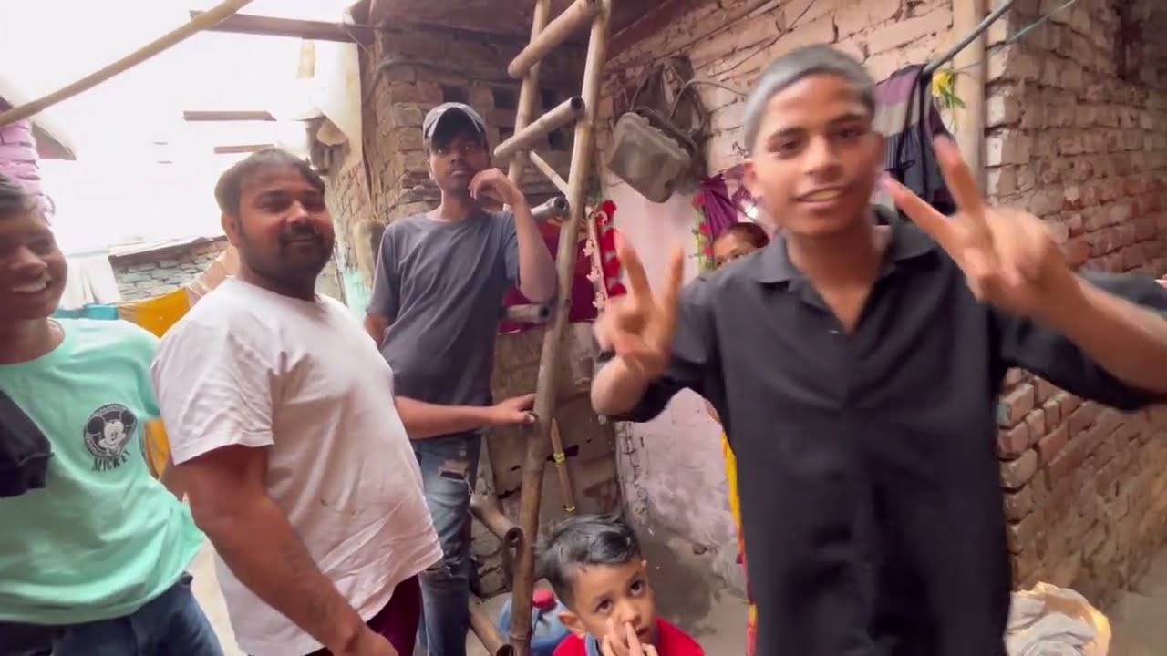 Delhi kirti nagar slum area near by railway tracks||Delhi slum area||Poor people life