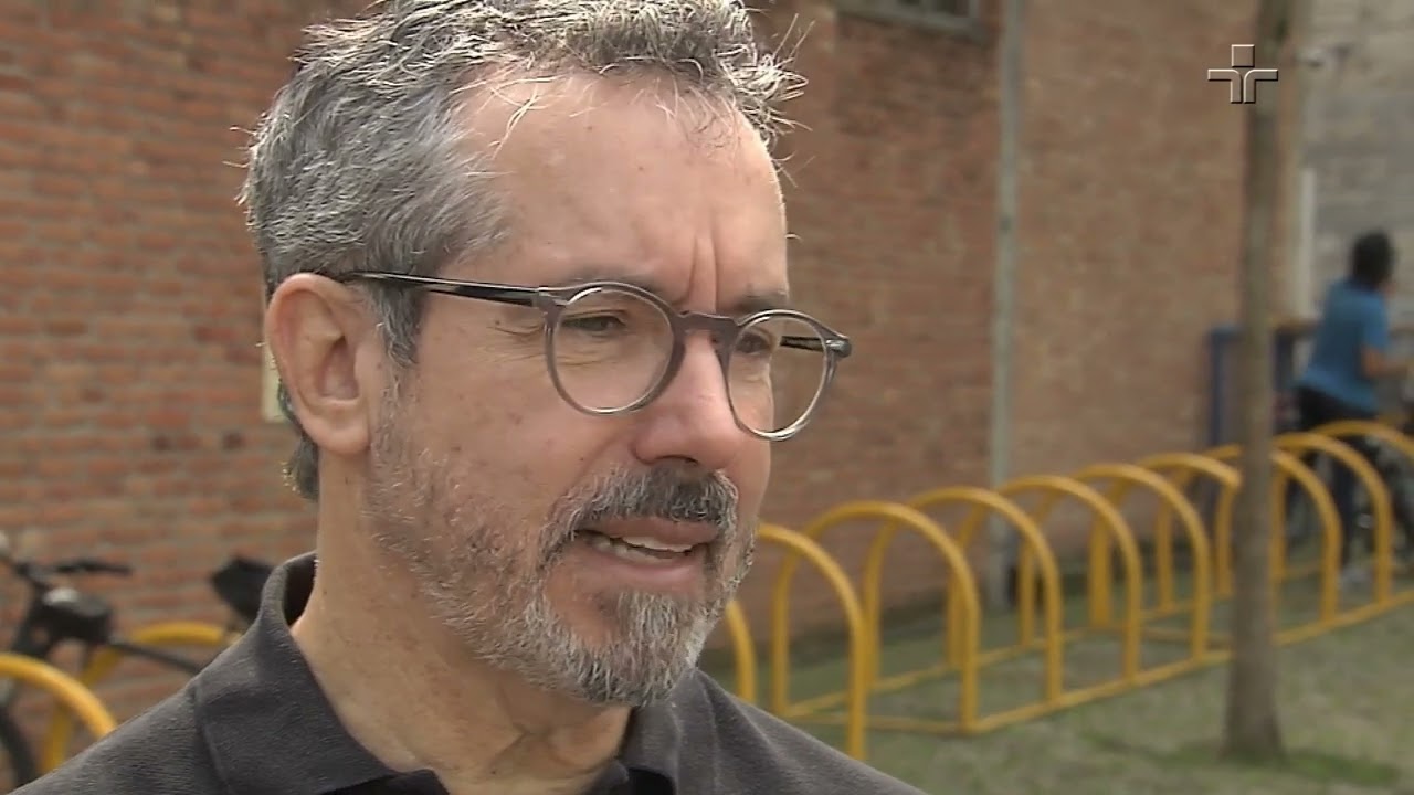 Escritor Bernardo Carvalho fala sobre suas obras literárias, vida e história