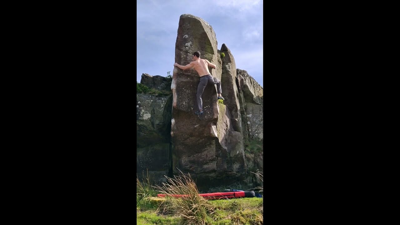 Queen Kong (Queens Crag, 8A)