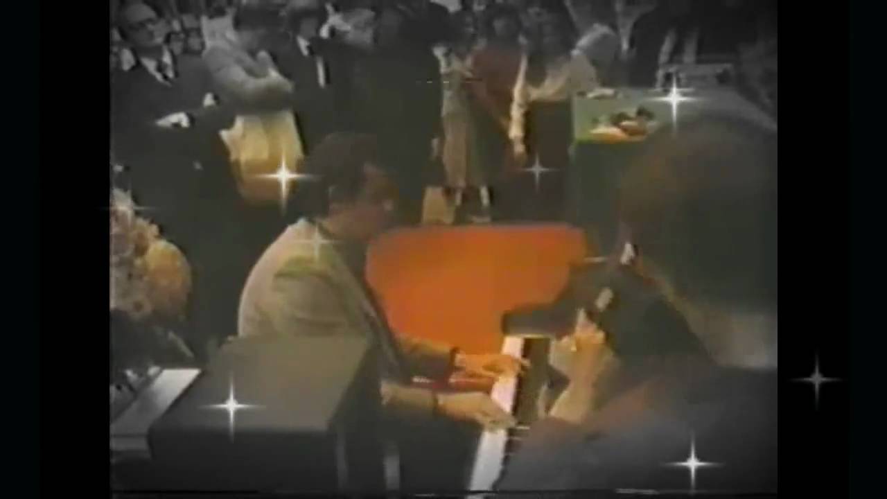 Placido Domingo en vivo canta e interpreta al piano GRANADA