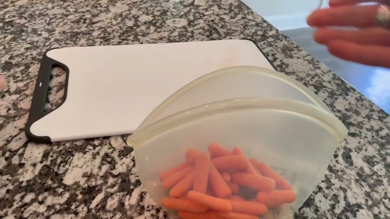 Food Huggers Hugger Bags Silicone Reusable Lunch & Snack Bag Durable Storage Review