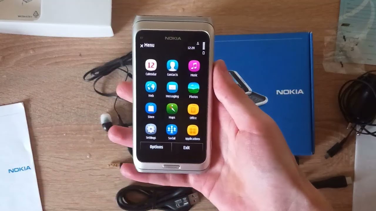 Unboxing my Nokia E7-00.
