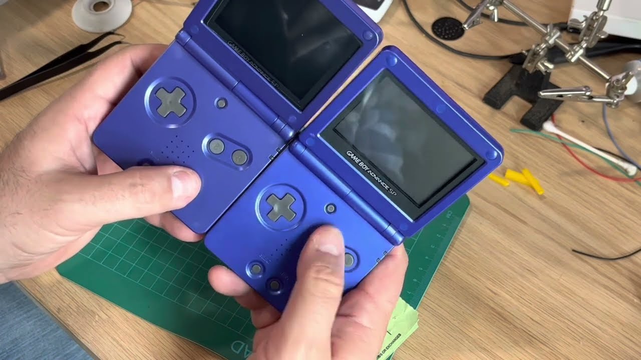 GBA SP Clone vs. Original (OEM). Watch!