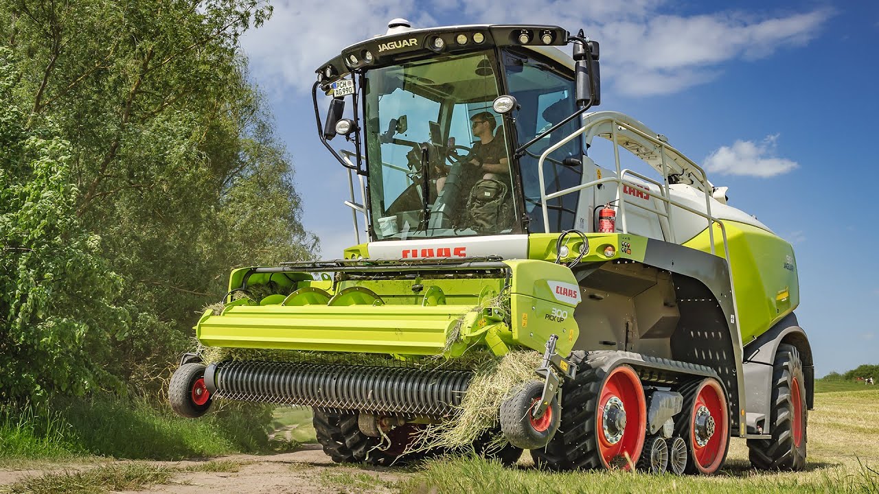 Claas Xerion 5000 zieht Scania über Silo | Jaguar 990 TT Grasernte | stärkster Häcksler aller Zeiten