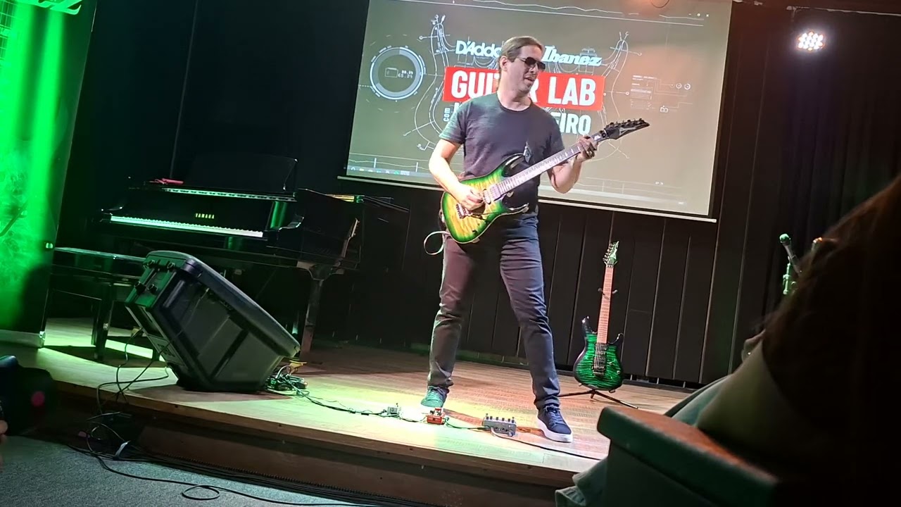 Kiko loureiro tocando no Guitar Lab em sp. IBANEZ BRASIL