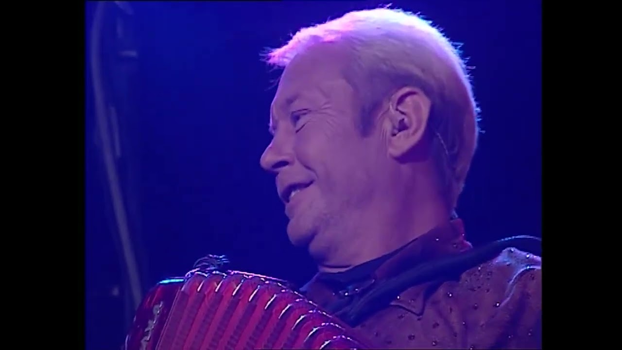 Lasse Stefanz spiller på Kolsnäs 2003