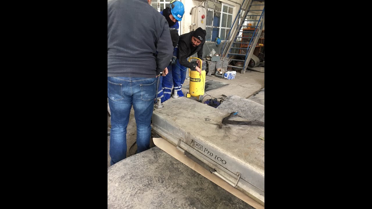 Hot splicing with an airbag vulcanizing press by using the vulcanizing material Multiface