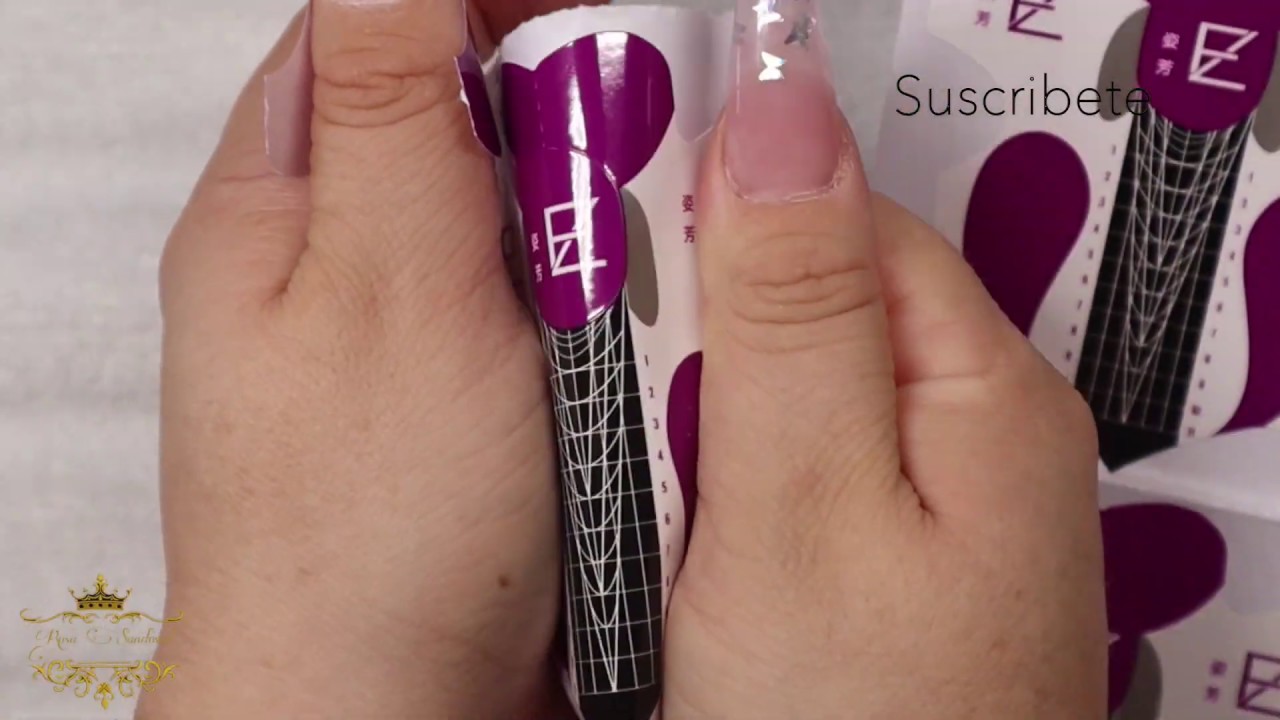 Uñas con Formas Esculturales en Rojo con Stickers de la Sirenita
