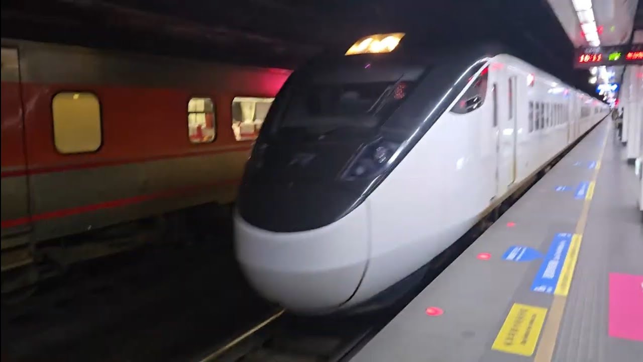 172次潮州開往花蓮E500型雙電力機車頭E538+十二節PP車廂+E537推拉式PP自強號，419次台東發車開往樹林半直達EMU3000型十二輛編組EMU3019皮蛋豆腐騰雲號綠色帶新城際自強號列車