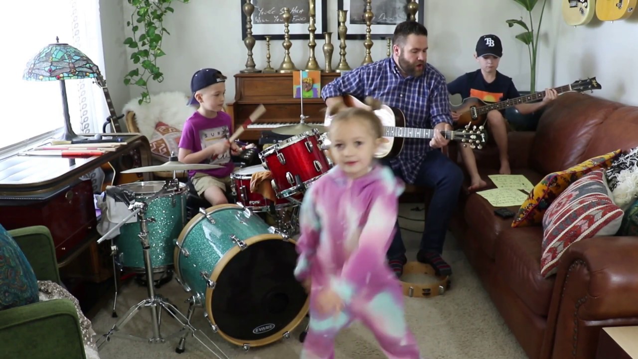 Colt Clark and the Quarantine Kids play 