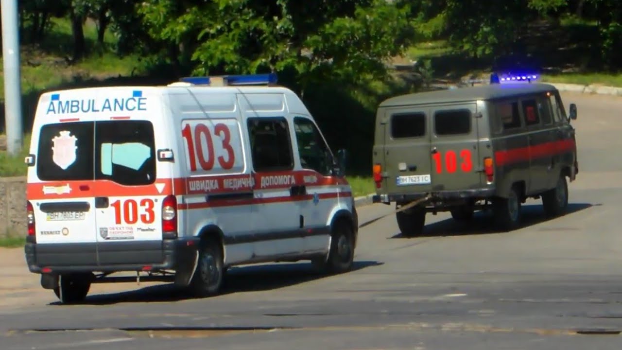 *Rare & Epic* Utility UAZ van tow broken ambulance with siren