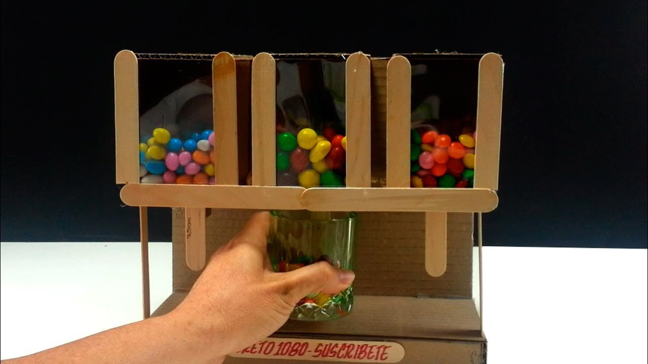 Como hacer un dispensador de dulces con carton para niños facil de hacer