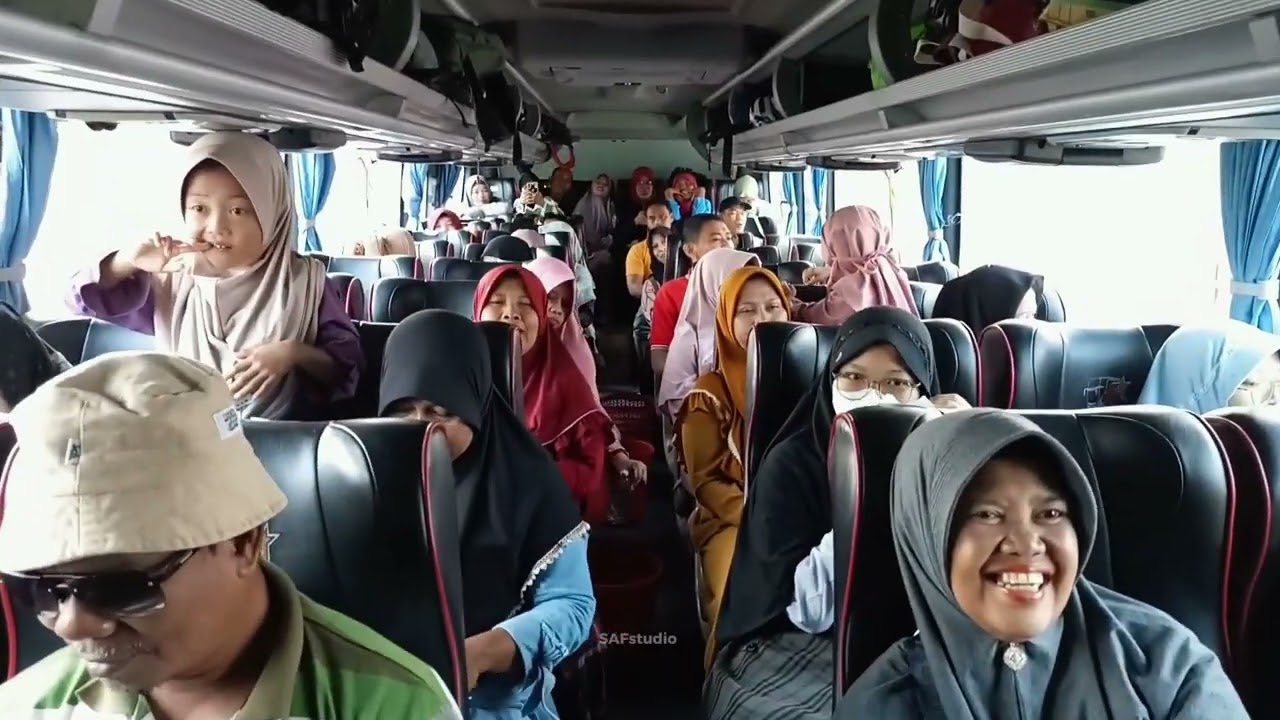 Lagi-lagi ICE BREAKING di Bus Mania‼️Menghidupkan Suasana😉👌 #travel #busmania #bismania #icebreaking