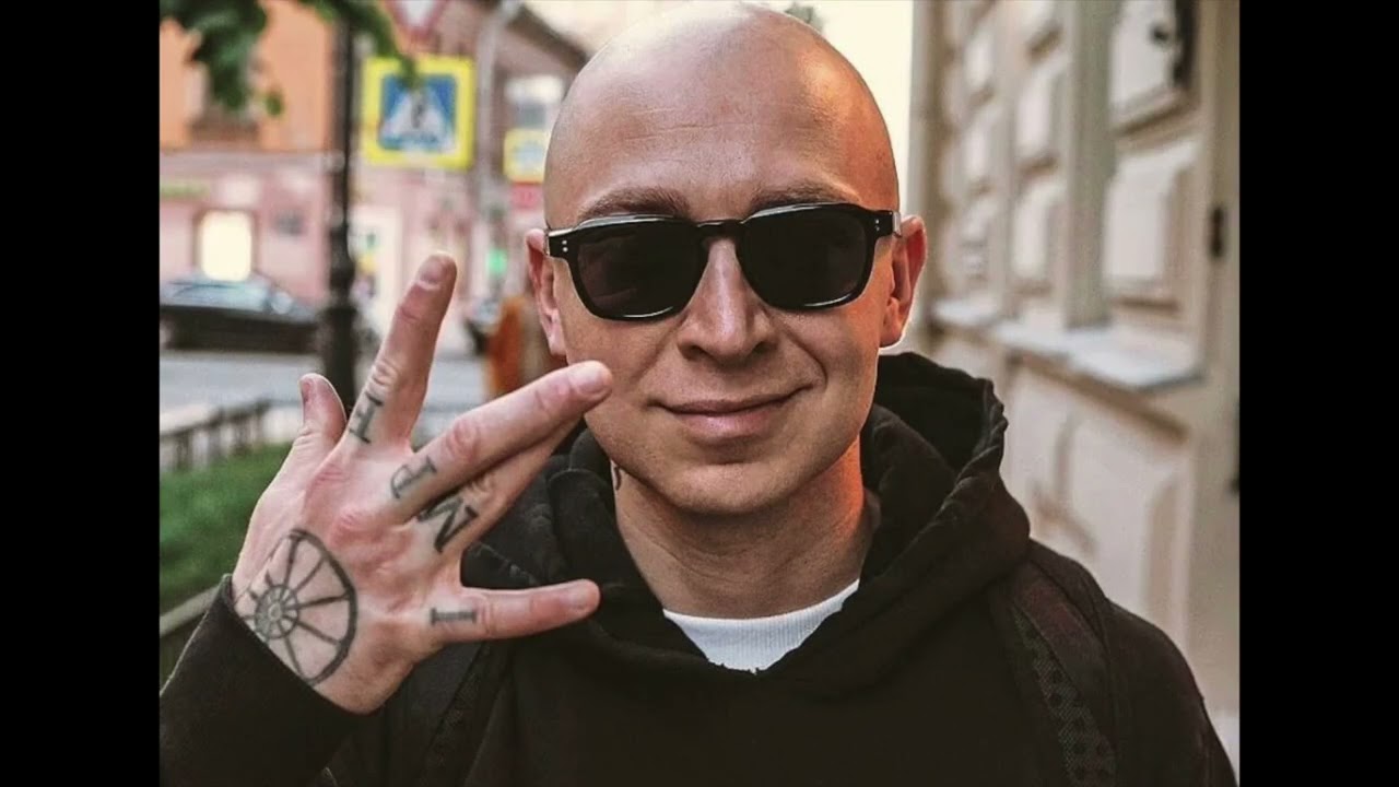 oxxxymiron, elvis presley - город под подошвой, a little less conversation