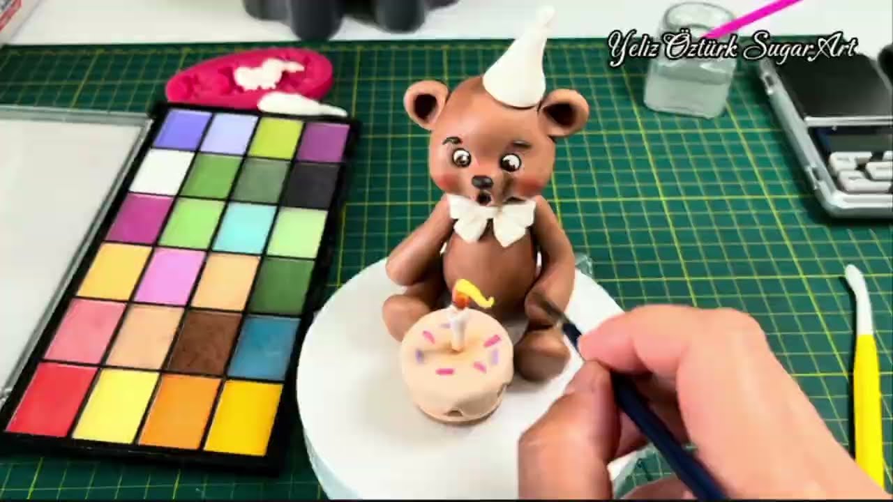 Şeker hamuru ile Ayıcık figürü yapımı @yelizozturksugarart diğer figür eğitimleri için 👍🏻