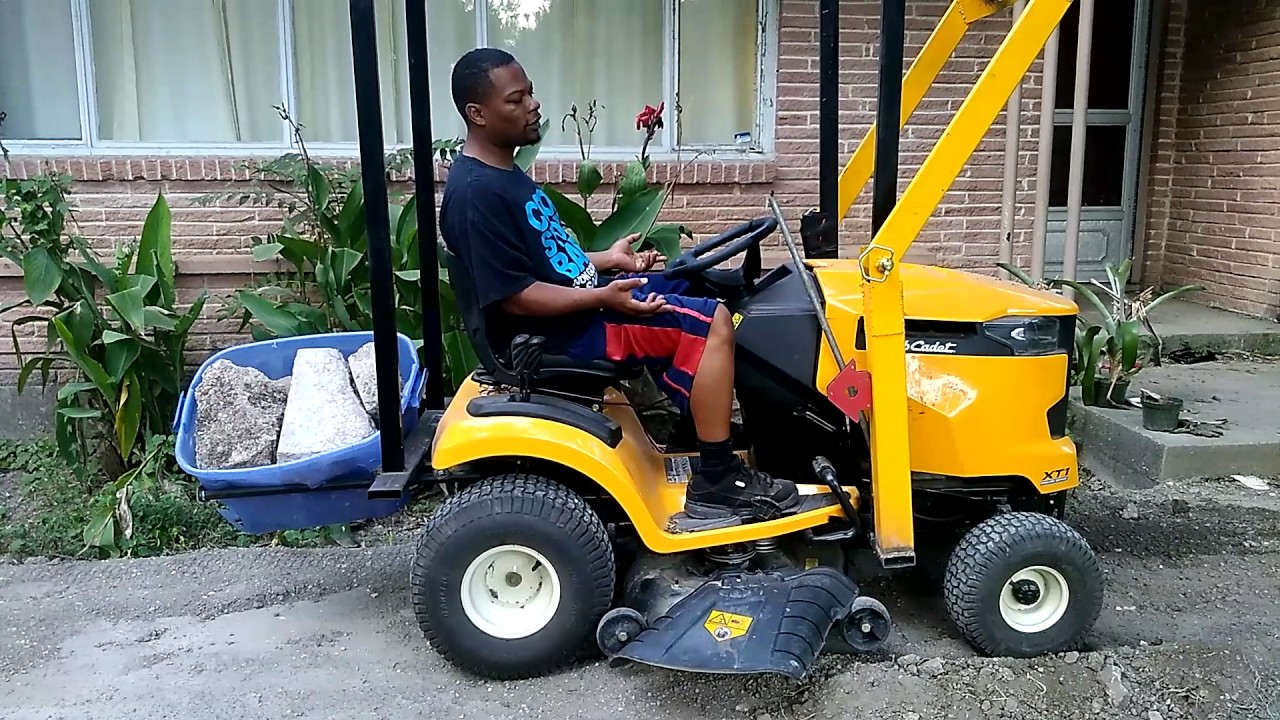 Riding lawn mower with front end loader Cub cadet XT1