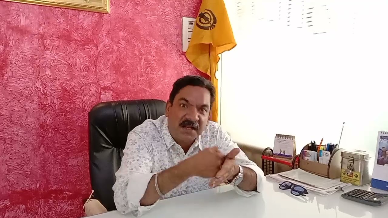 Sukesh Anand as Kamina property dealer