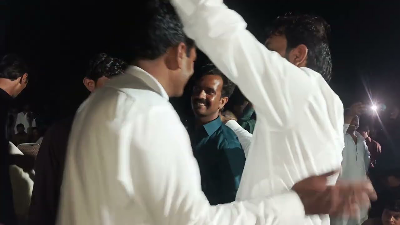 Singer Zaheer Abbas performs very beautifully in Kot Gula Sharif. 