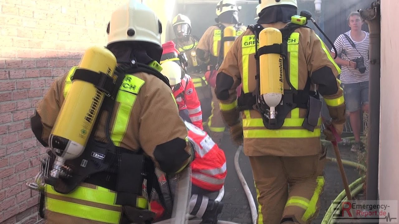 [FEUER MIT MENSCHENRETTUNG] - Einsatzübung FF Grevenbroich LZ 29 in einem Abrissgebäude -