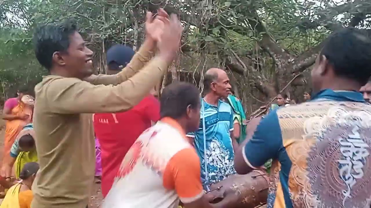 बाया कोणाच्या अंगात आल्या पहा शेवट बघून कमैट  करायचं  हा ऐक मोठा विषय आहे धन्यवाद 🙏🏼💃🏼🚩🚩