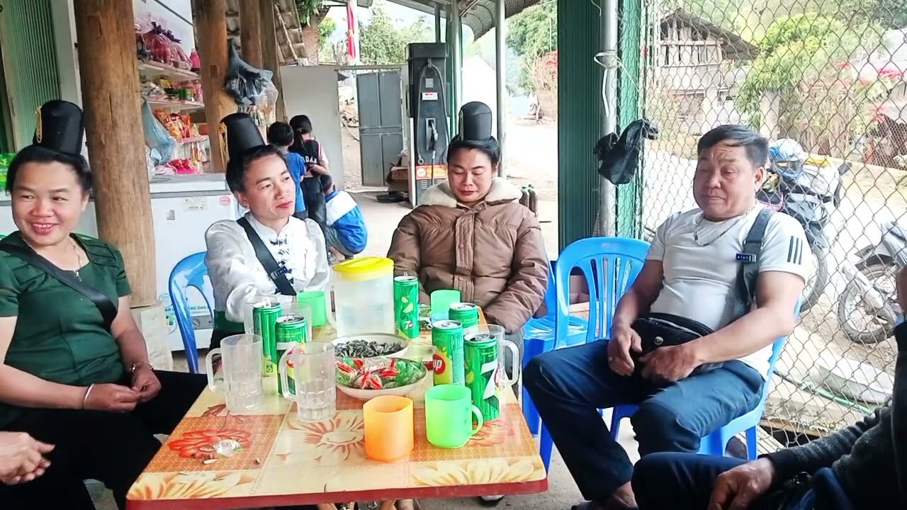 Các nghệ nhân Thái căn muôn hên Pi nong ới 
