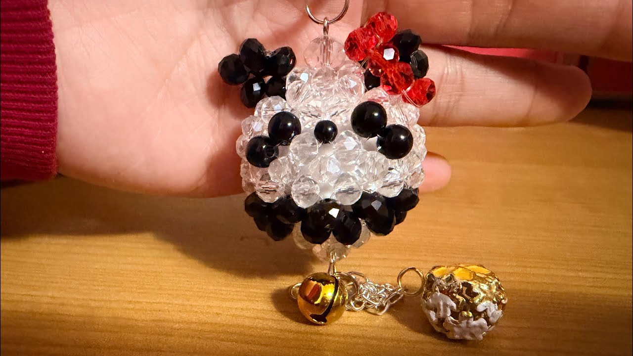How to make/ DIY bead kawaii panda keychain 水晶串珠教学 可爱的熊猫挂饰