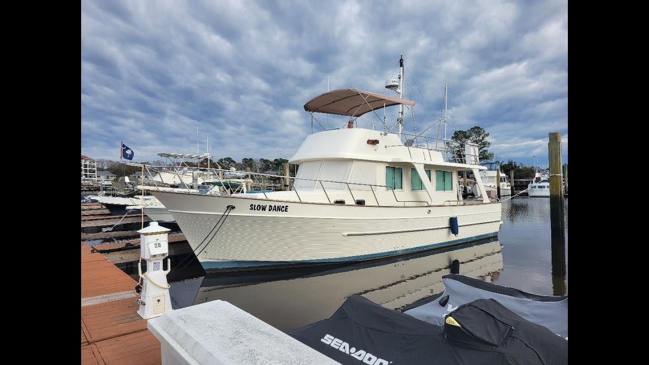 MARINER 40 EUROPA SEDAN 2006 WALK  THROUGH | LOMBARDI YACHT SALES