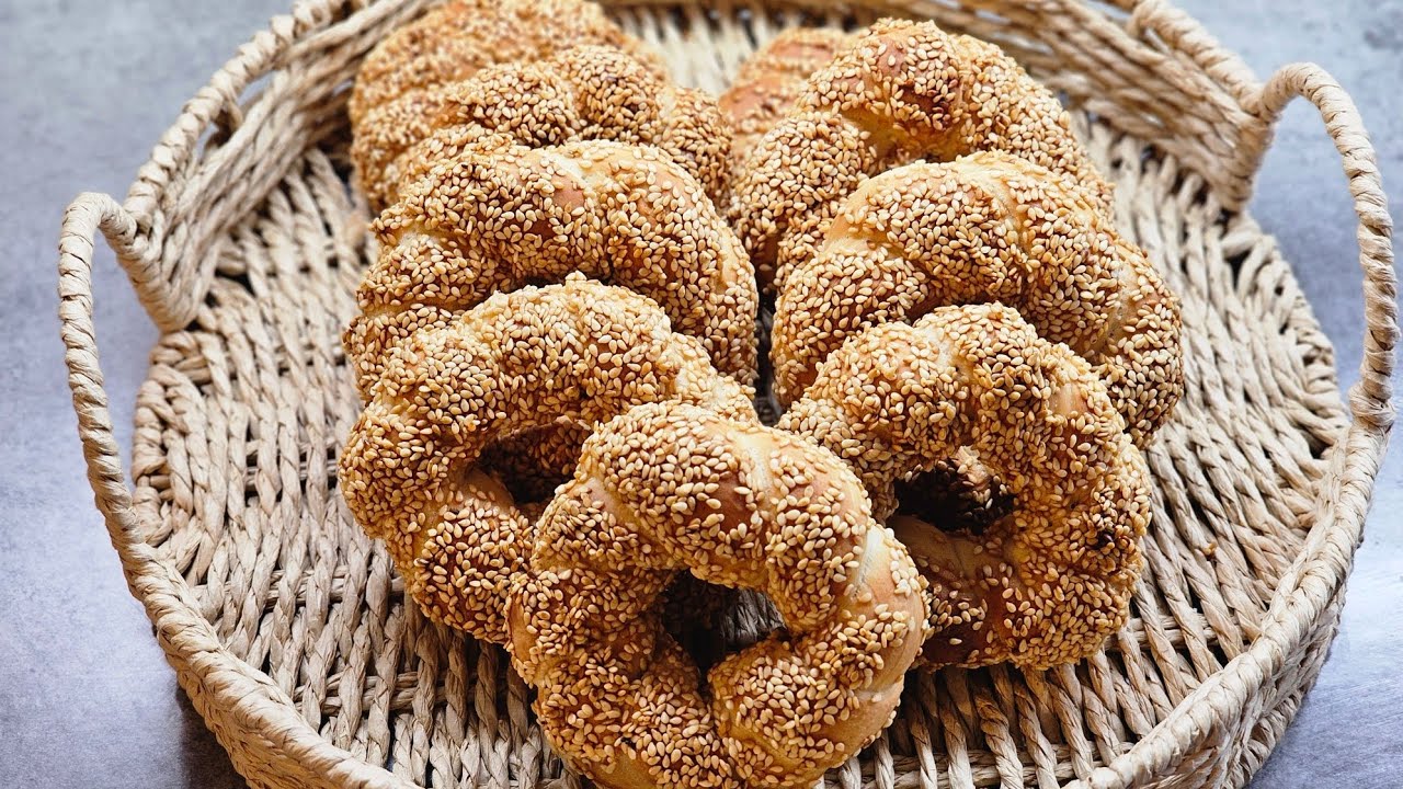 Covrigi pufoși cu susan. Rețetă covrigi turcești cu susan. 🥨