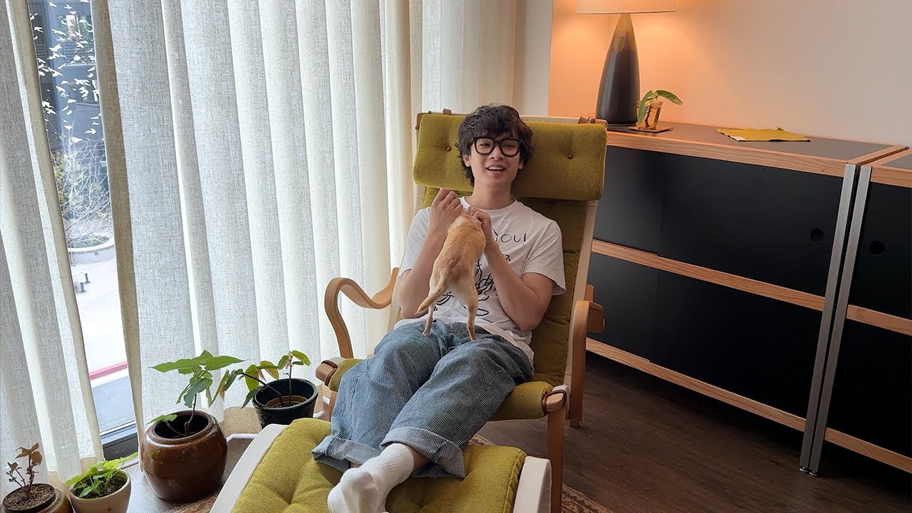 Home Updates | Lounge chair, getting a tree, and bedroom rug