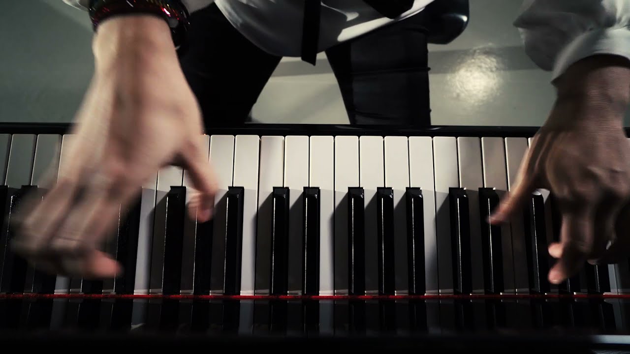 Claire Huangci - Bach: Toccata in D Major, BWV 912: Presto - Fuga (Offizielles Musikvideo)