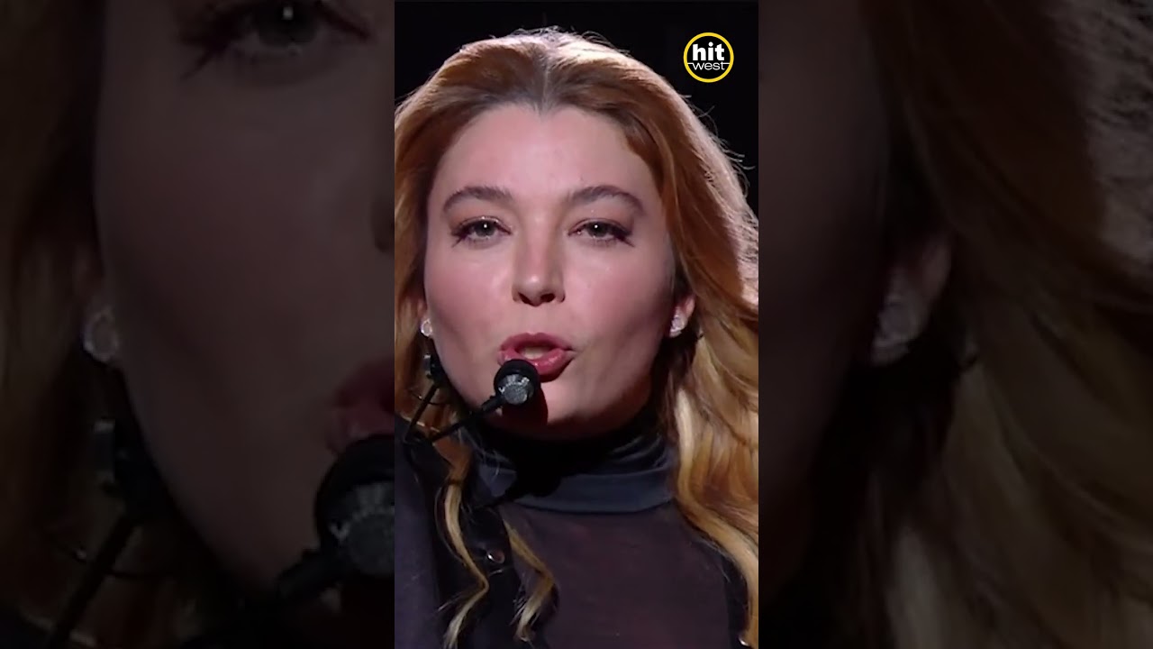 Le show grandiose de Santa aux Victoires de la Musique