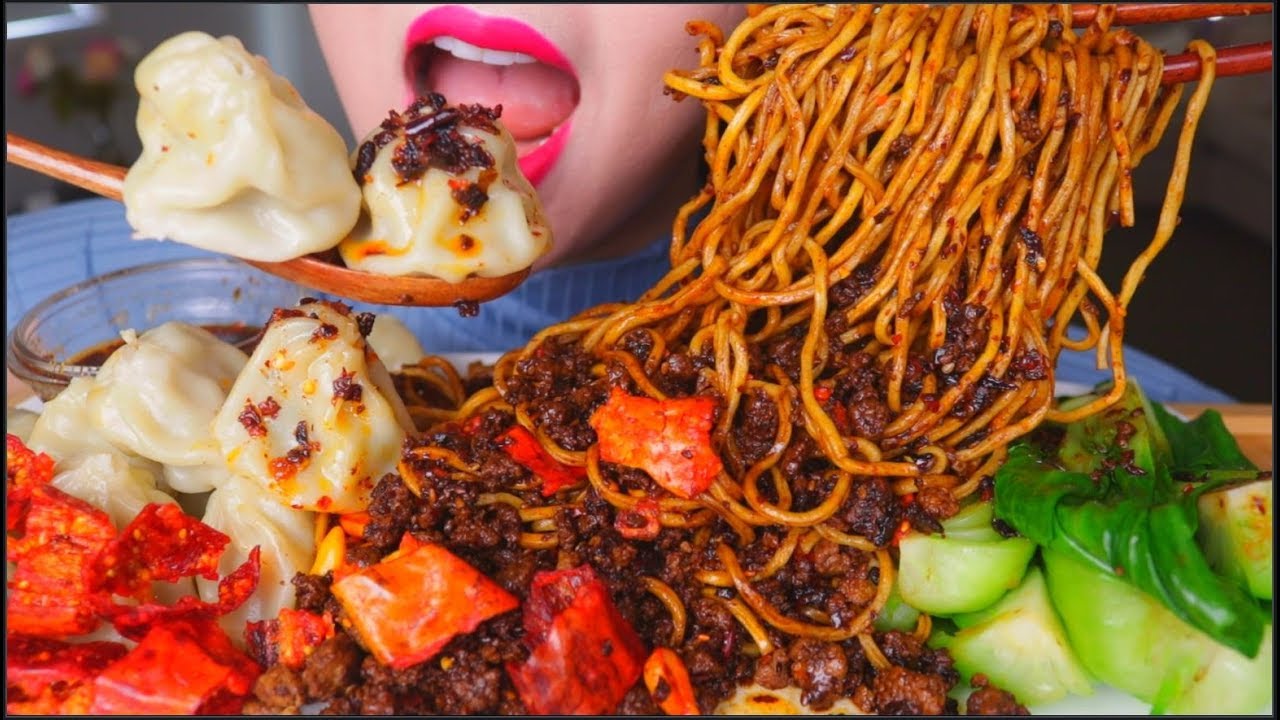 ASMR CHINESE DAN DAN NOODLES + DUMPLINGS + SPICY VEGGIES + CHOCOLATE MILK | 担担面 咀嚼音 먹방