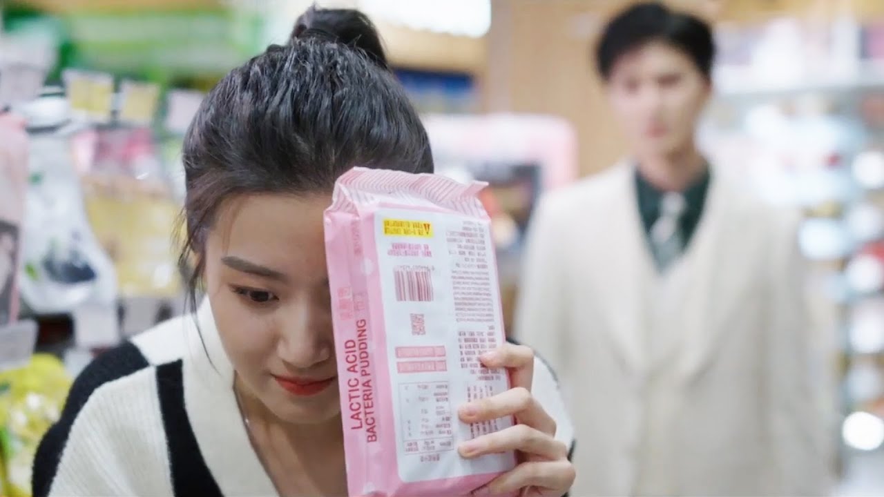 【偶遇】锦鲤少女逛超市偶遇腹黑霸总，霸总开车送她去剧组探班😘|#全世界都在等你们分手