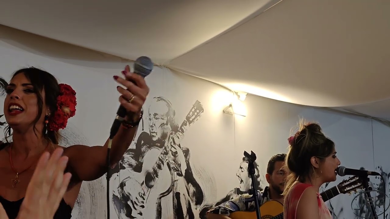 Actuación de María y Tomasa Peña en la Caseta Peña Flamenca Buena Gente Jerez 2024