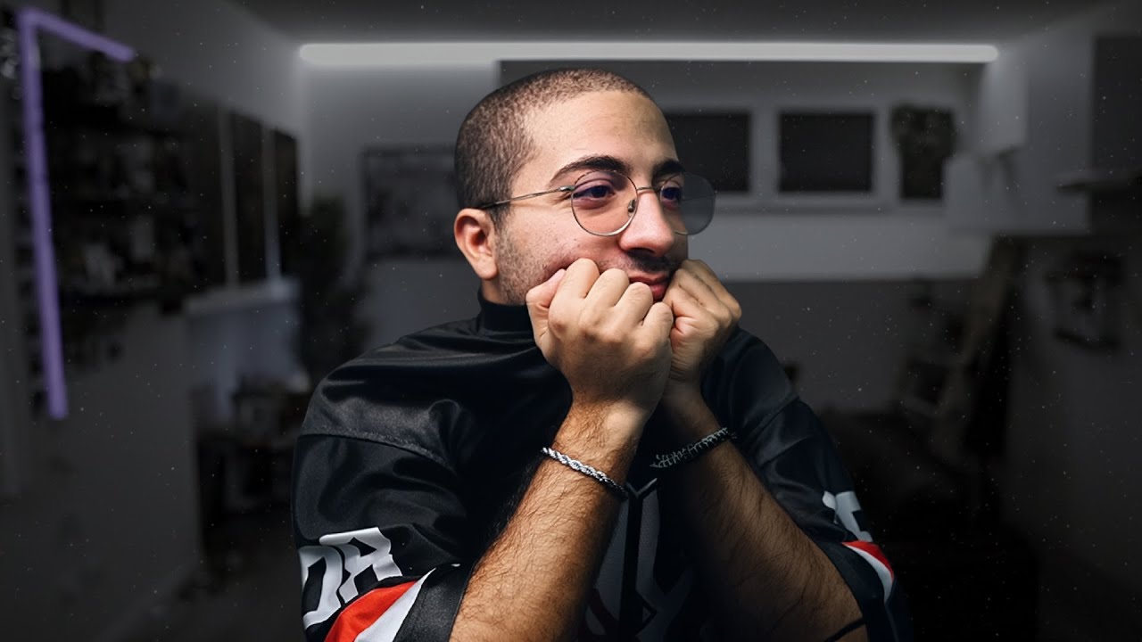 la ragazza che mi rovinerà la vita.. (e la sua amica)