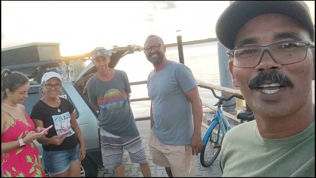Na ponte grande de Caravelas, conhecendo ums amigos.