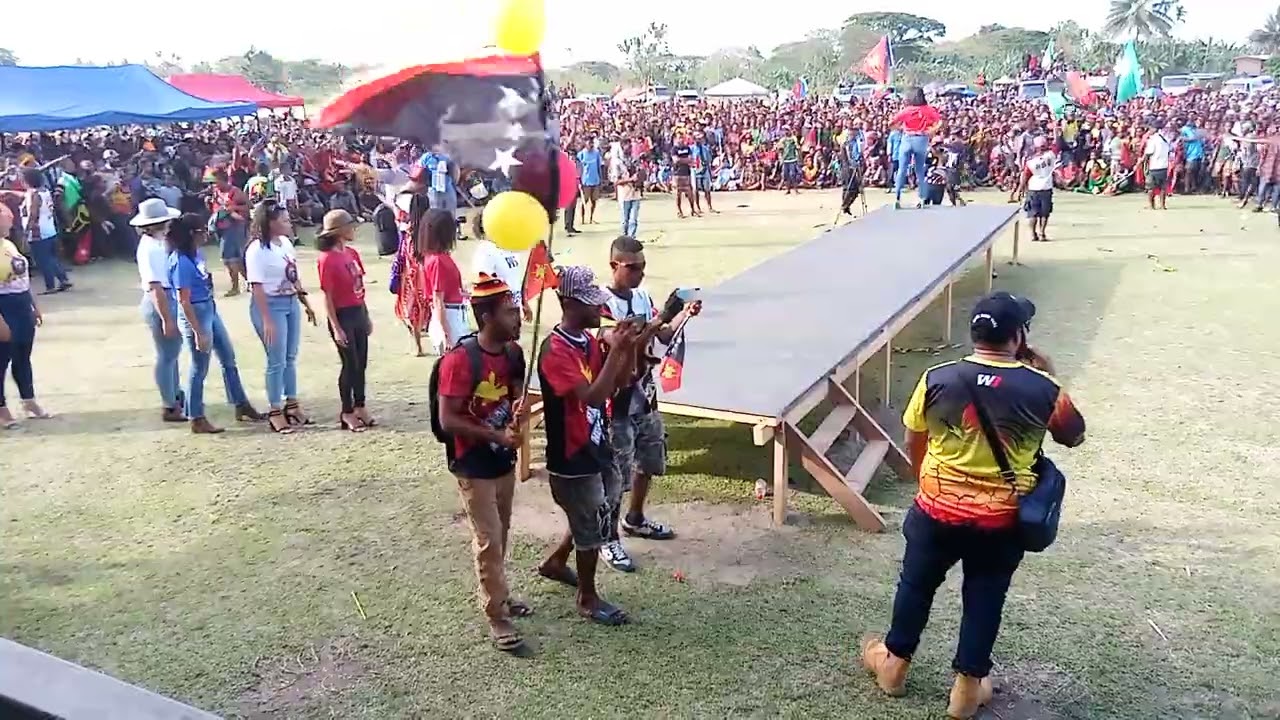 Mangi Roun Wara (Wame Blood) at Arts & Music Festival Popondetta. DQMEDIA