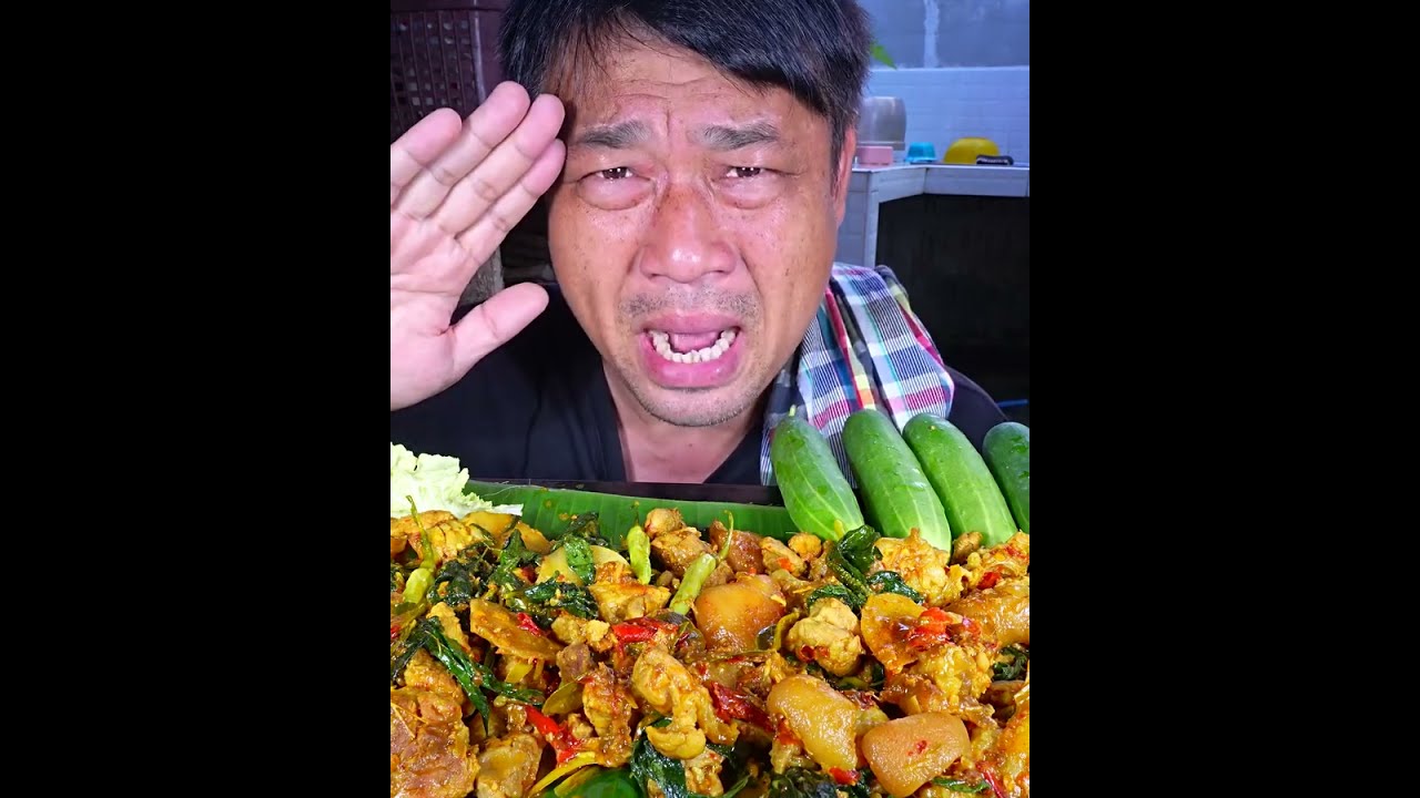 Today I am eat spicy diseases, spicy chicken with rice @chachachini-b8e green vegetables eat salad 
