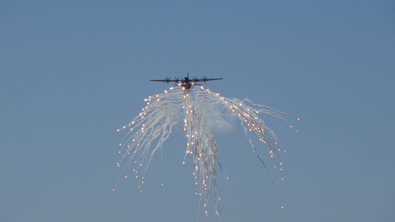 RAAF C-130J Hercules Flare Drop & C17A Globemaster III Display Pacific Airshow Gold Coast 2023